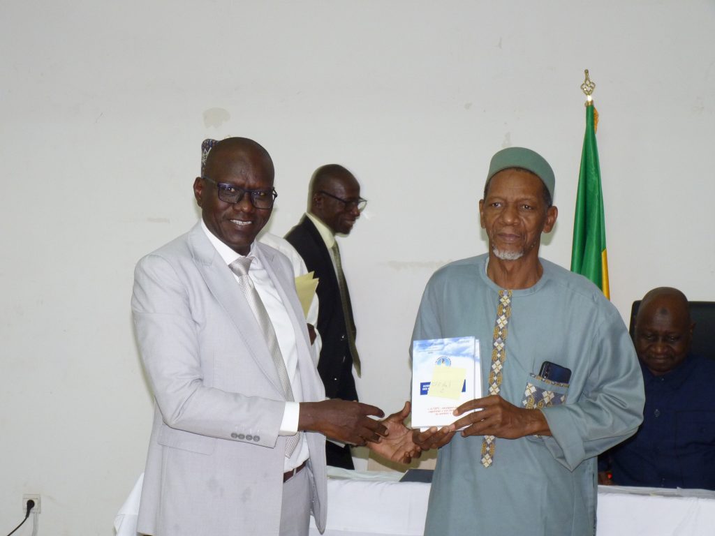 IPU : remise officielle du Guide de l&rsquo;enseignant-chercheur et chercheur