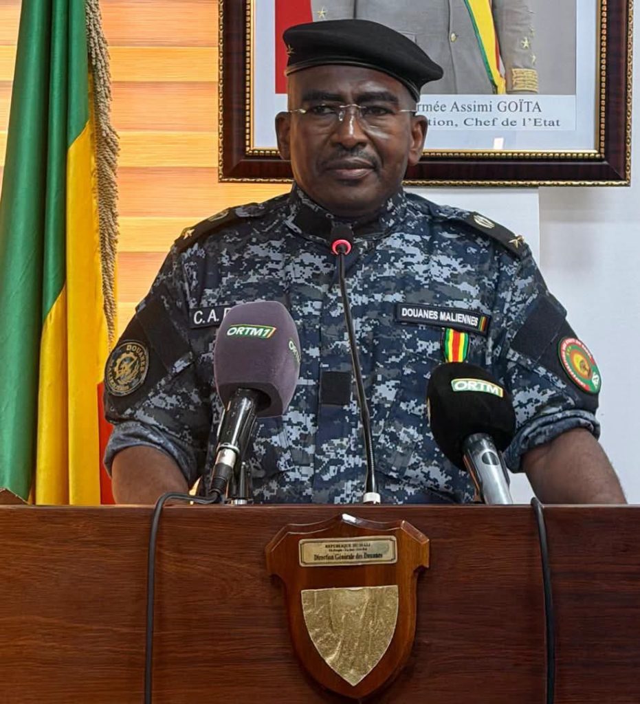 Douanes : L’INSP. GAL. CHEICKNA AMALA DIALLO IMPRIME SA MARQUE AU SEIN DU PERSONNEL