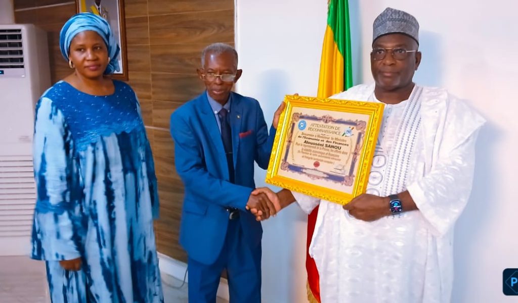 594bb64b-dccf-41cc-8356-cd58bddbf83f