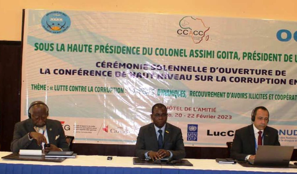 Un panel de la 2e édition de la Confé¬rence sur la corruption en Afrique initiée par l’Office central de lutte contre l’enrichissement illicite à Bamako du 20 au 22 février 2023