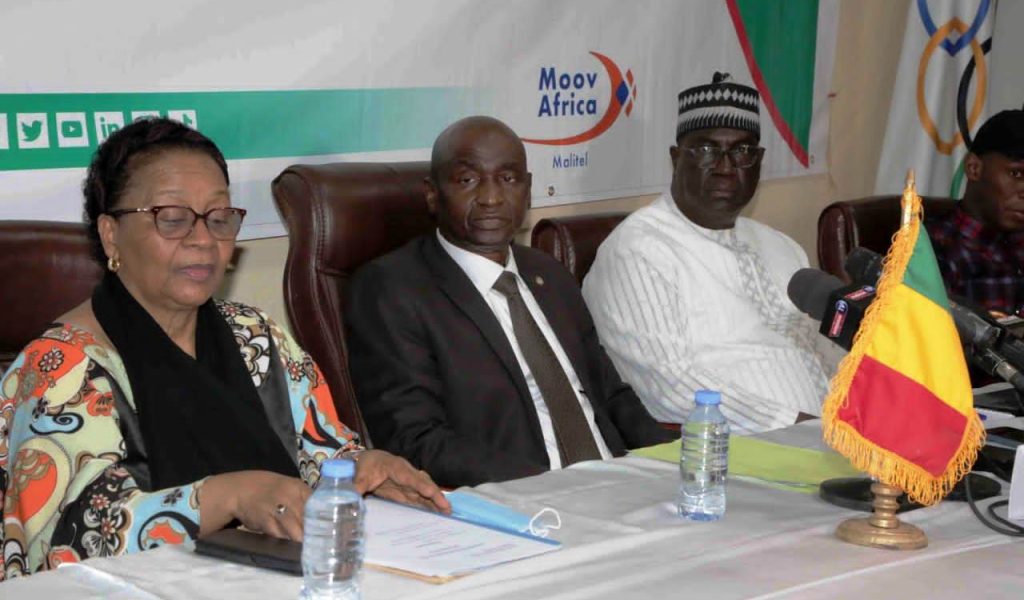 Le président Habib Sissoko (au centre) lors des travaux de l’Assemblée générale ordinaire (exercice 2021) du CNOSM tenue le 3 décembre 2022